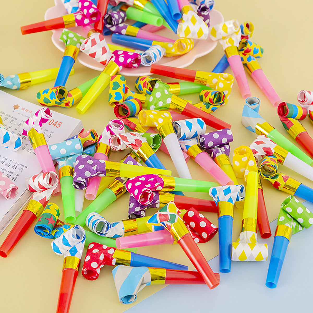 子供のためのカラフルなホイッスルおもちゃ、面白いおもちゃ、吹 - Kids Toys Easter のレビューと価格